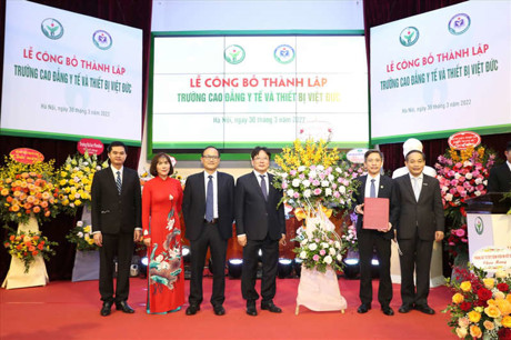 Hiển thị chi tiết tin tức Lễ công bố thành lập Trường Cao đẳng y tế và thiết bị trực thuộc Bệnh viện Hữu nghị Việt Đức Hình ảnh tin tức Lễ công bố thành lập Trường Cao đẳng y tế và thiết bị trực thuộc Bệnh viện Hữu nghị Việt Đức