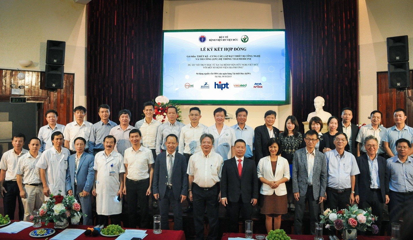 Hội đồng chụp ảnh lưu niệm